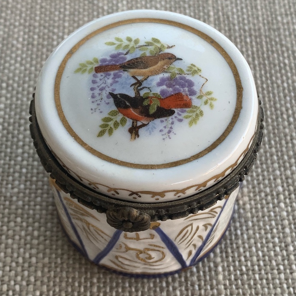LIMOGES Porcelain trinket box